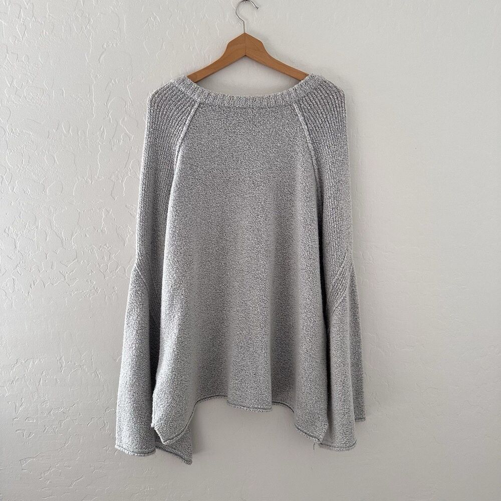 Free People Lovely Lines Bell-Sleeve Plunging V-Neck Sweater in Gray Size Large - Picture 9 of 14